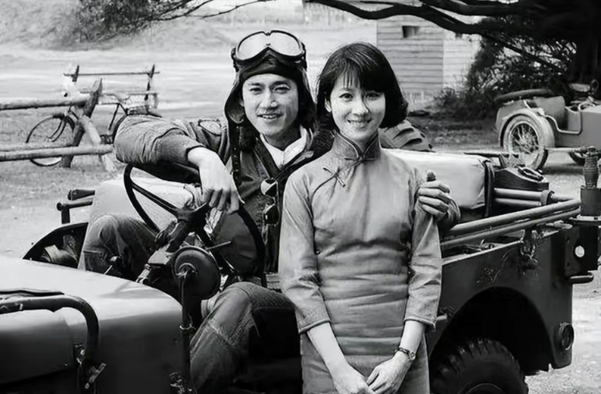 1938年,国军飞行员陈怀民和未婚妻王璐璐合影,他俩真是男才女貌,陈怀