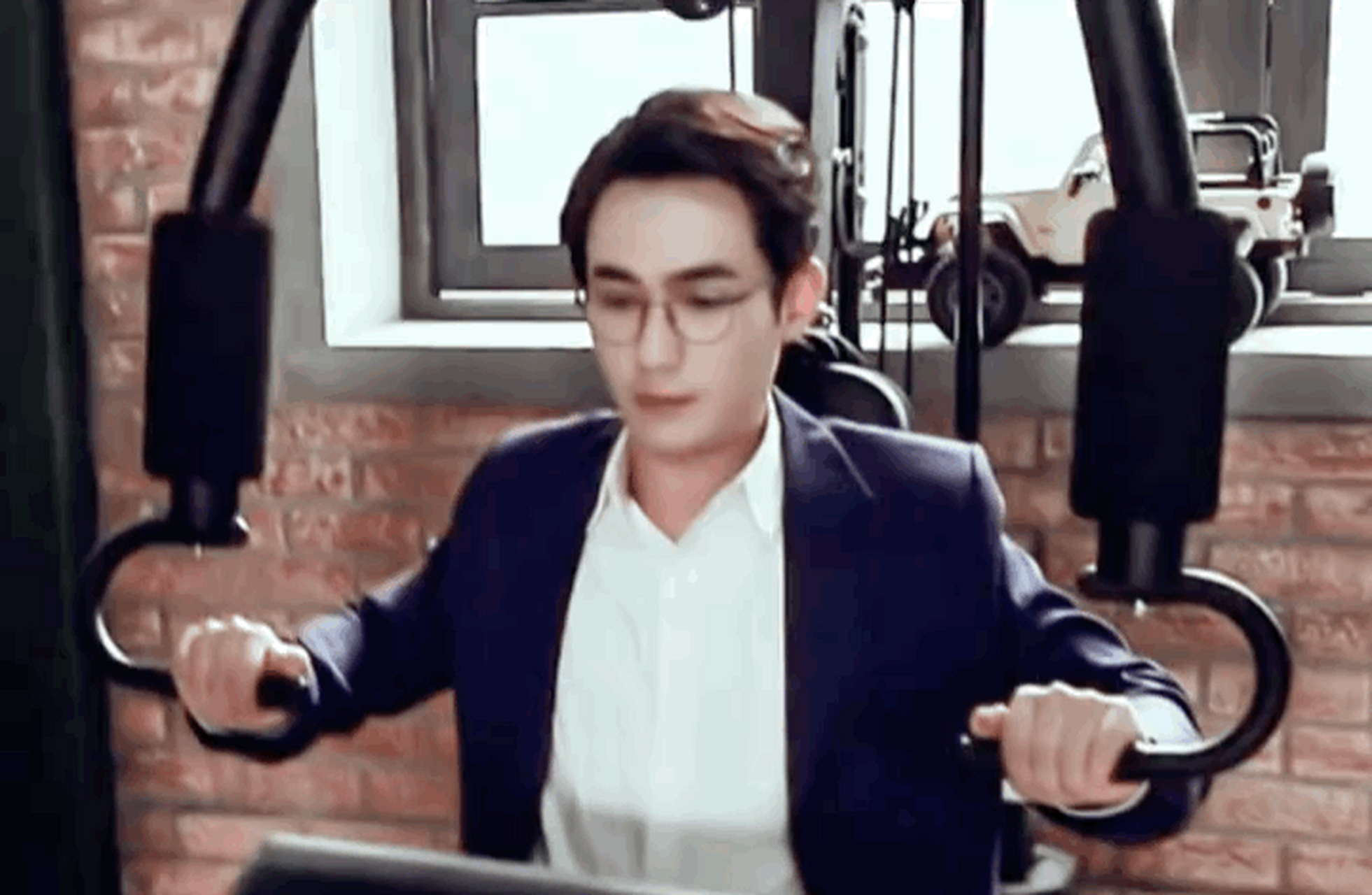 为什么朱一龙公主抱文咏珊,轻松地像端一盘菜?