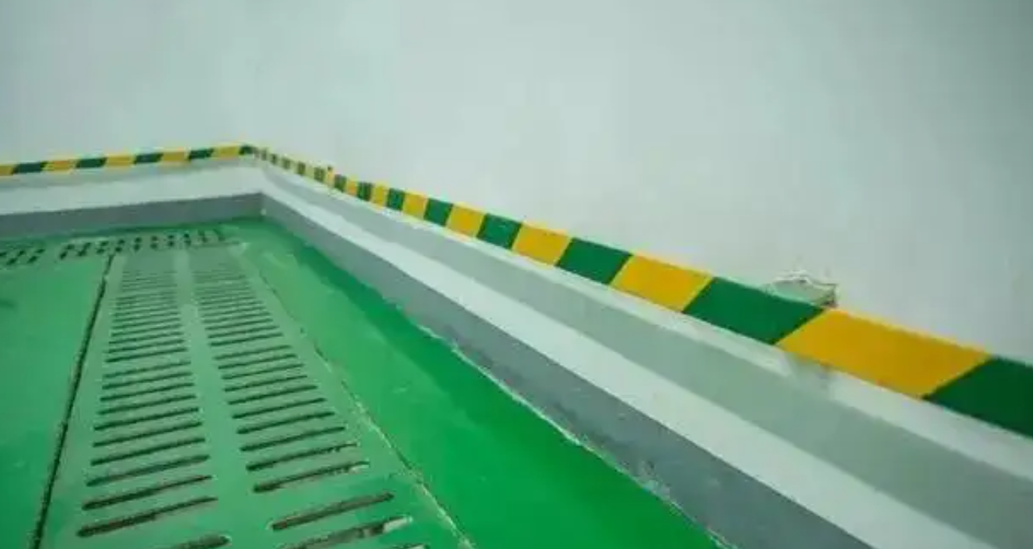 接地扁铁的黄绿漆间距