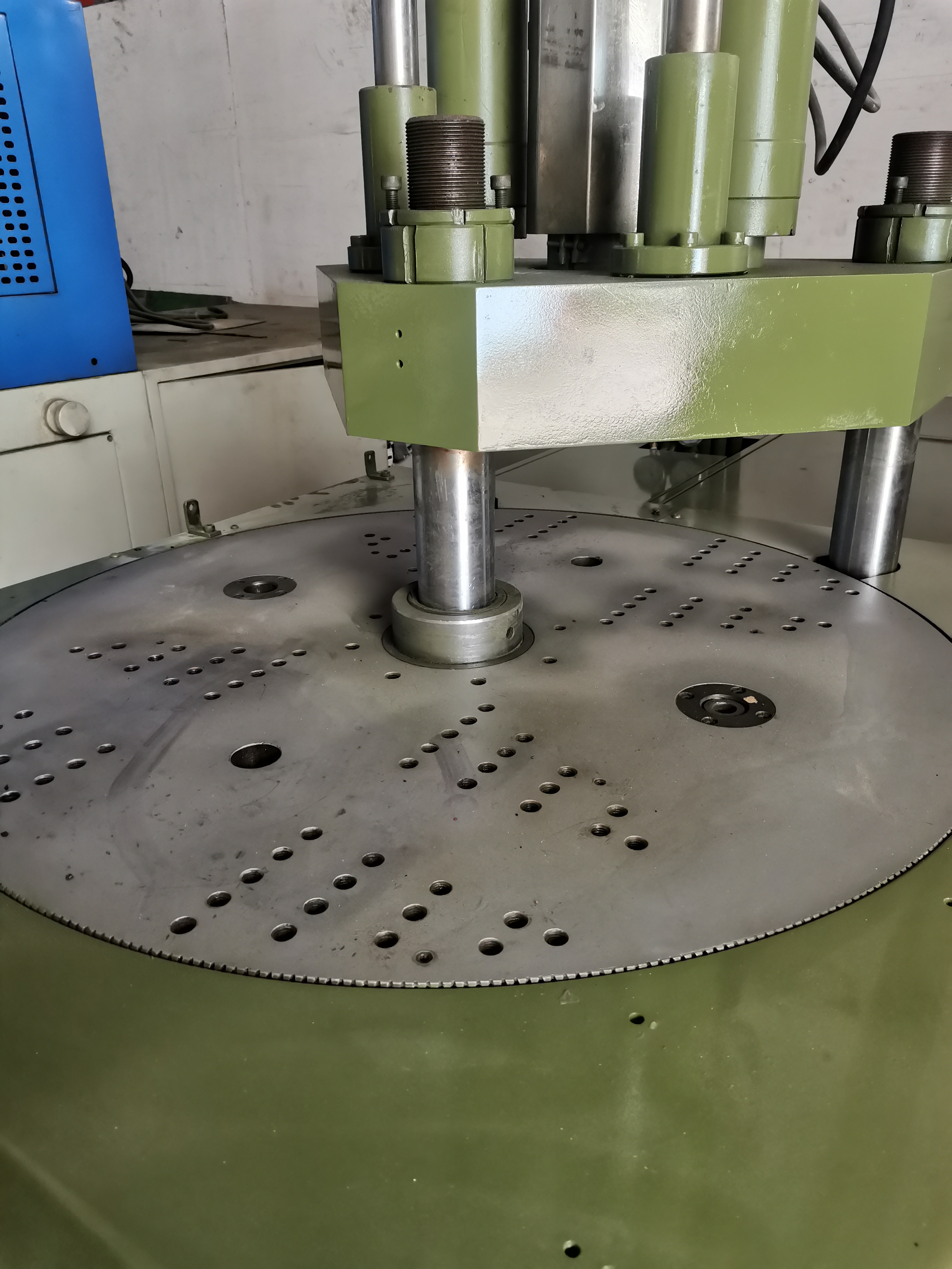 九成新今机55吨两工位转盘机低价出售