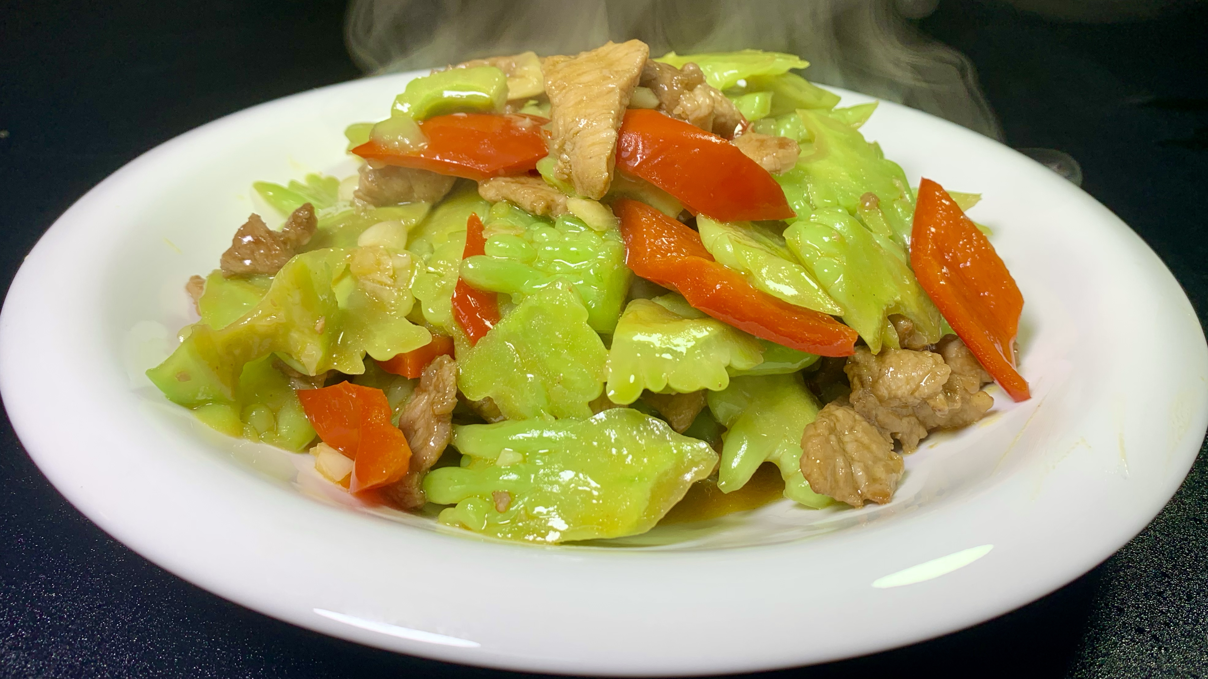苦瓜炒肉片最好吃的家常做法,鲜嫩爽口,肉片不腥不柴,真下饭