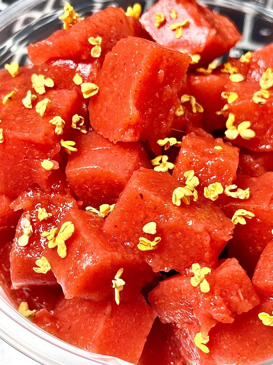 桂花山楂糕! 直接用山楂77白糖77白凉粉就可以搞定! 酸酸甜甜的!