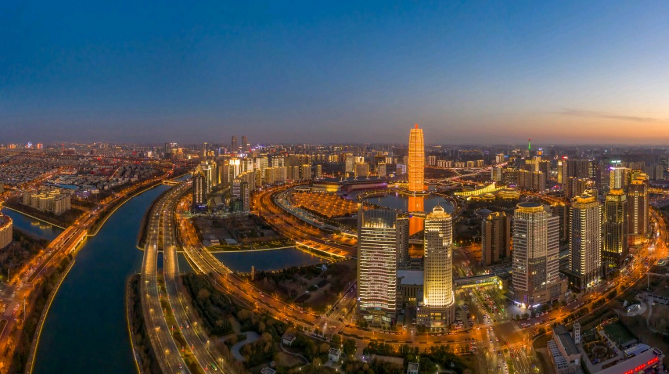 在郑州这座繁华的城市里,多巴胺流淌在每个人的脉搏中,激荡着青春的