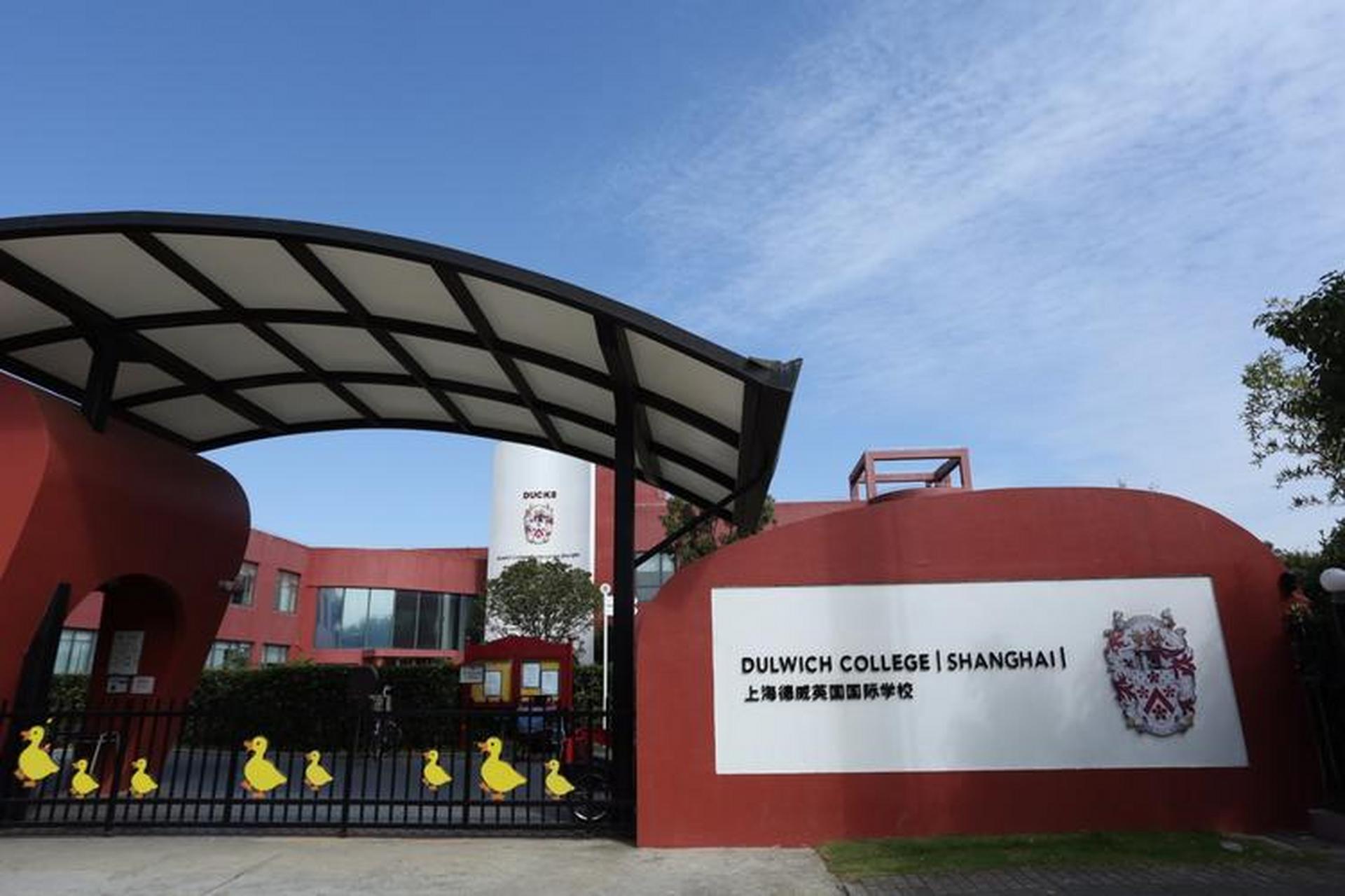 门口交通本来就拥堵,这么一弄早高峰时马路