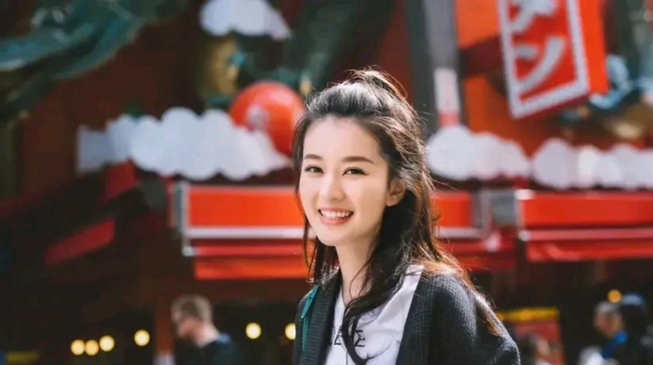 杨洋两任女朋友其实挺相像,毕竟审美这玩意不怎么会变.