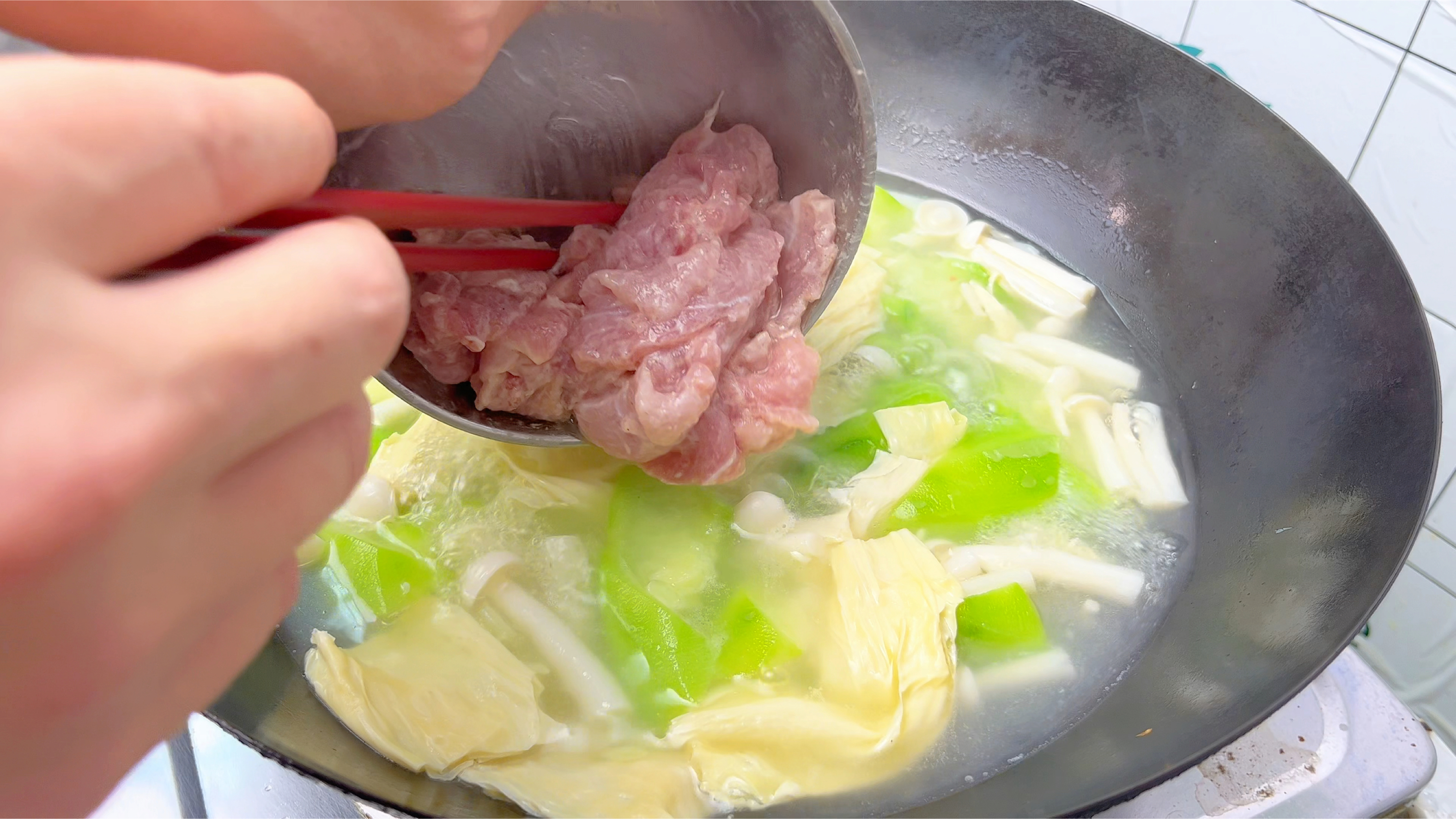 广东人真会喝汤，这道美味三鲜汤真的好喝，鲜香嫩滑又好喝