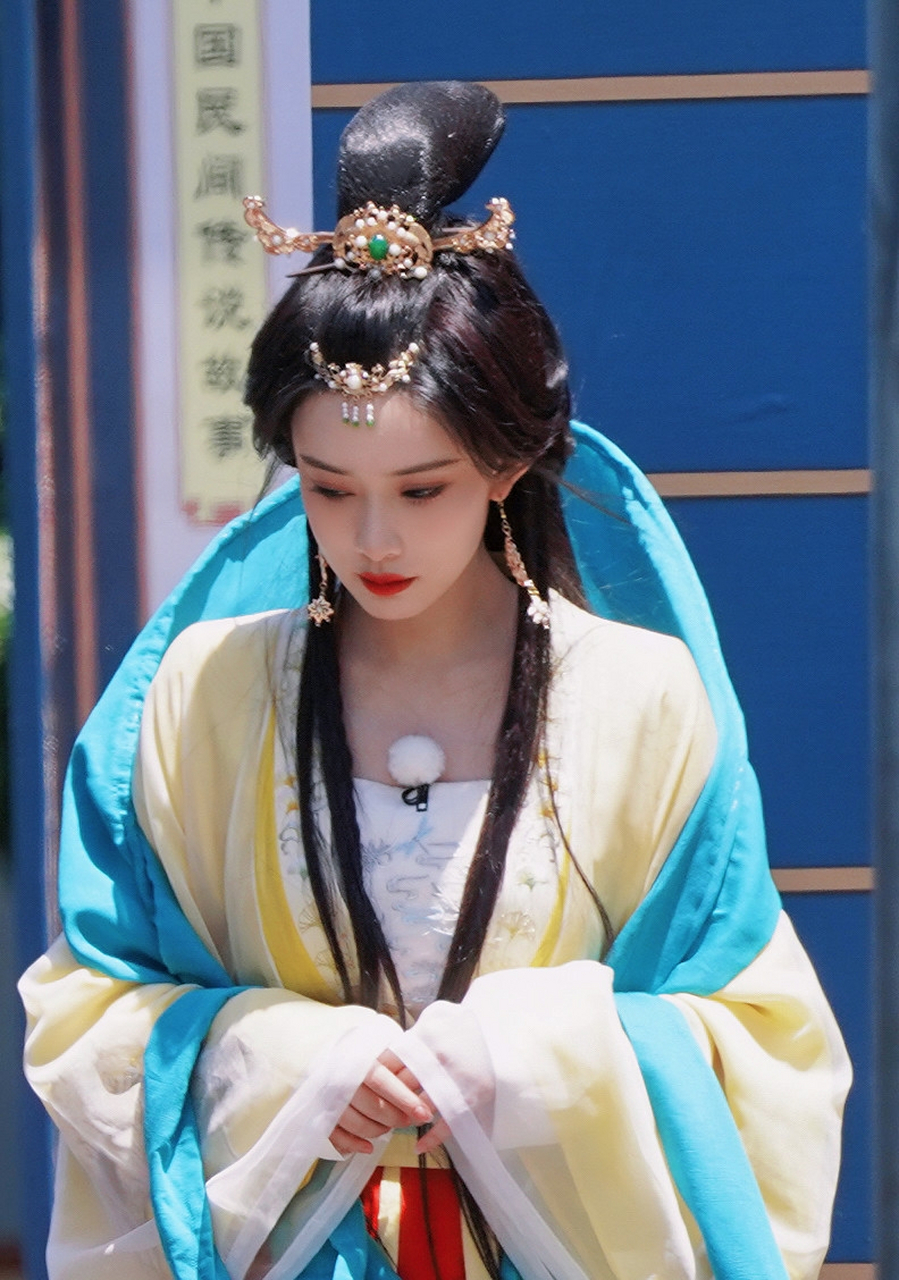 孟子义《奔跑吧》饭拍路透图来了~今天孟姐cos的三圣母,真的好漂亮!