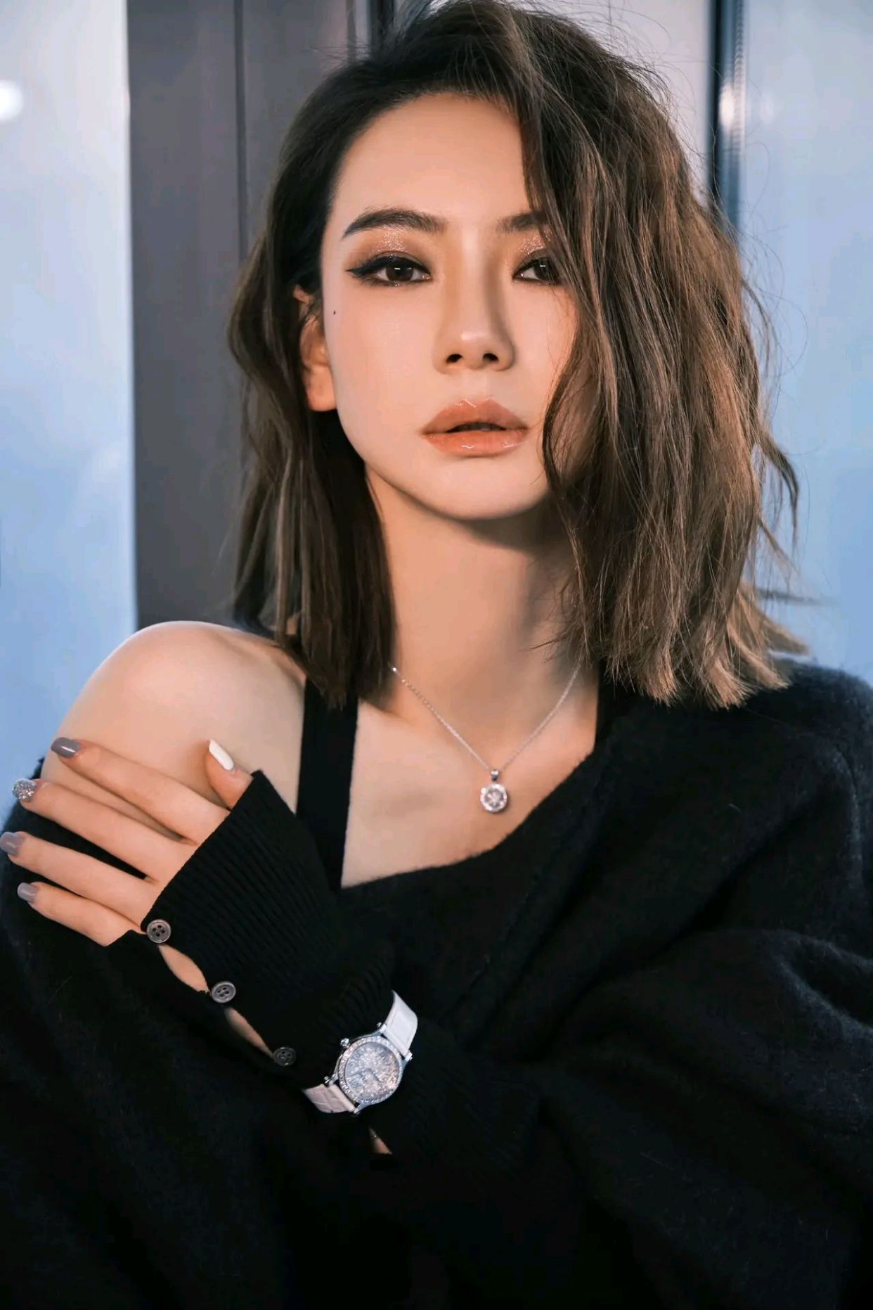 戚薇又酷又飒,有股女强人的气质