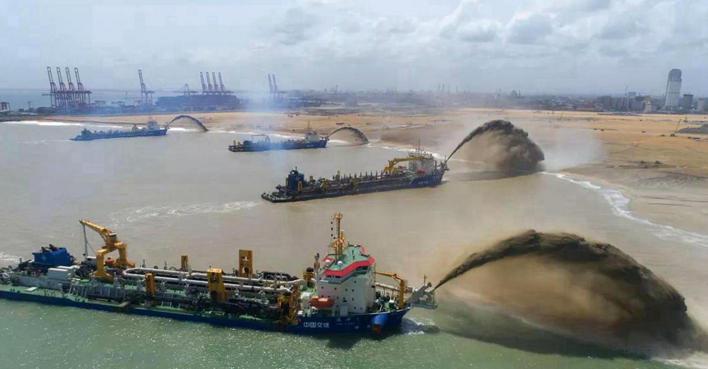 越南计划在南海多个非法占领岛礁上,进行大规模填海造岛!