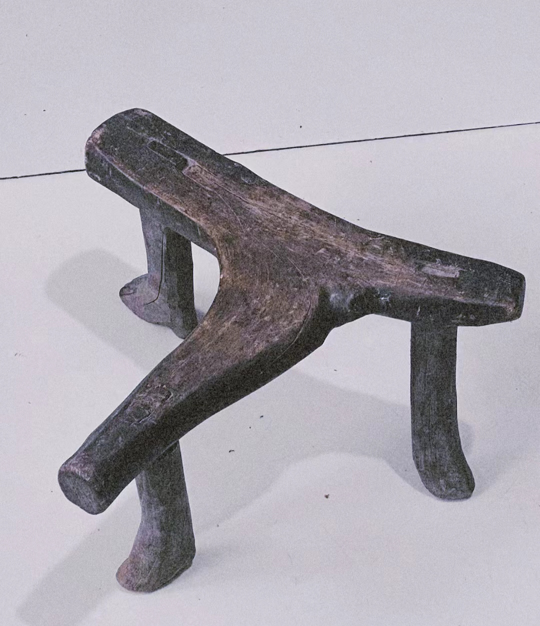 大家见过三条腿的板凳吗?做板凳这个人才有才了,不是一般人的思维.