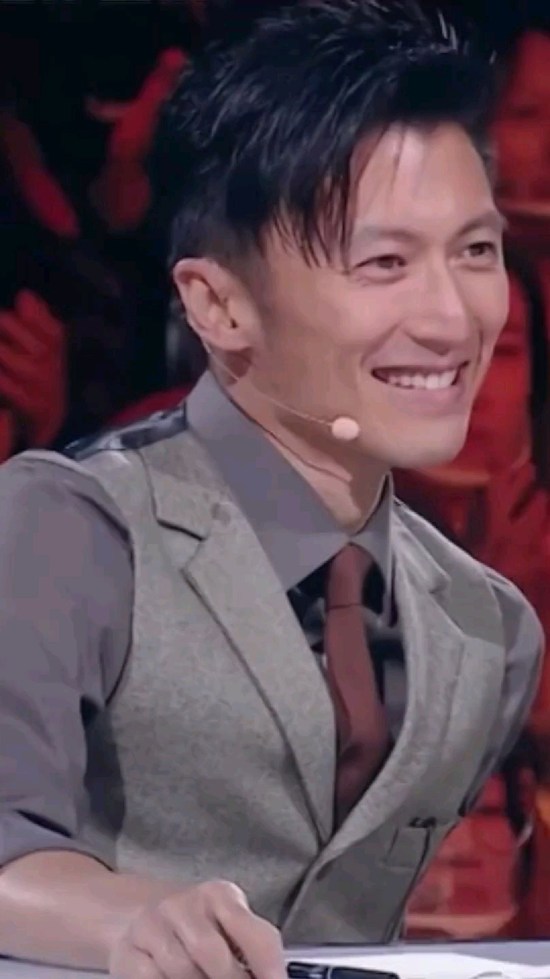 颜值很抗打啊#谢霆锋 #治愈系笑容 #这谁顶得住啊