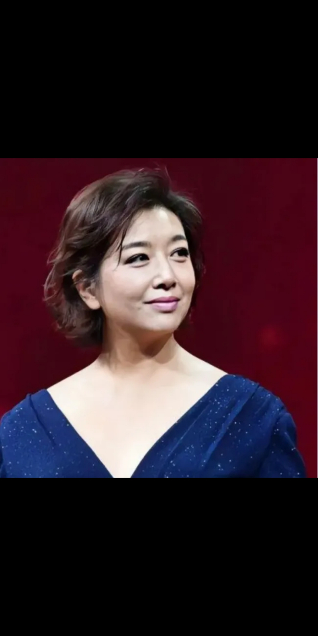 那年,尚未婚配的小伙子杨志刚,和当红女演员江珊拍吻戏,杨志刚正要说