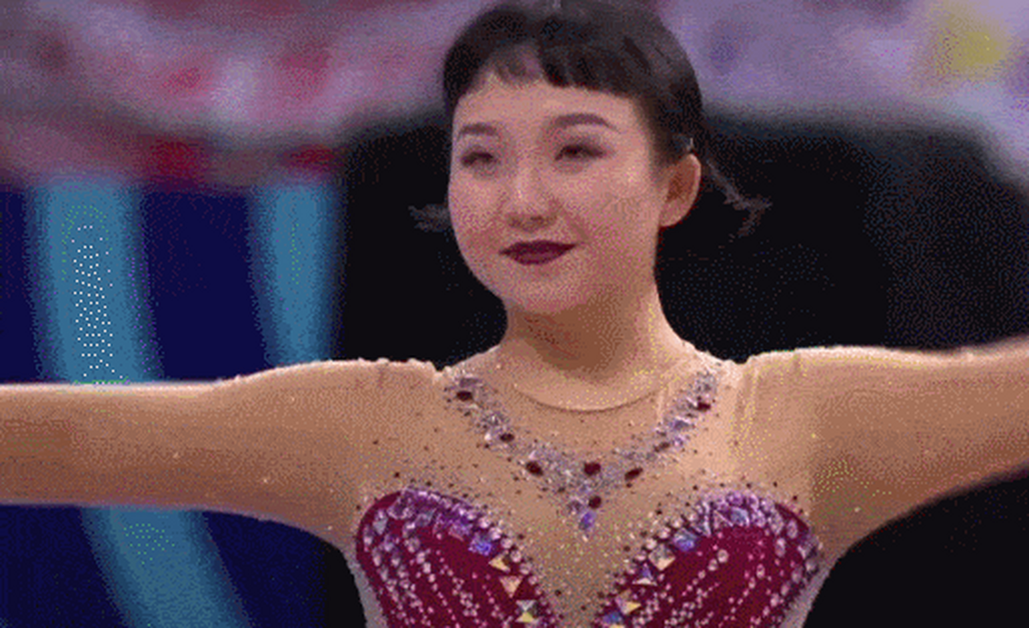 gif创作人# 辣目洋子绝对是个灵活的胖子,这丝带舞扭的太有律动感了.