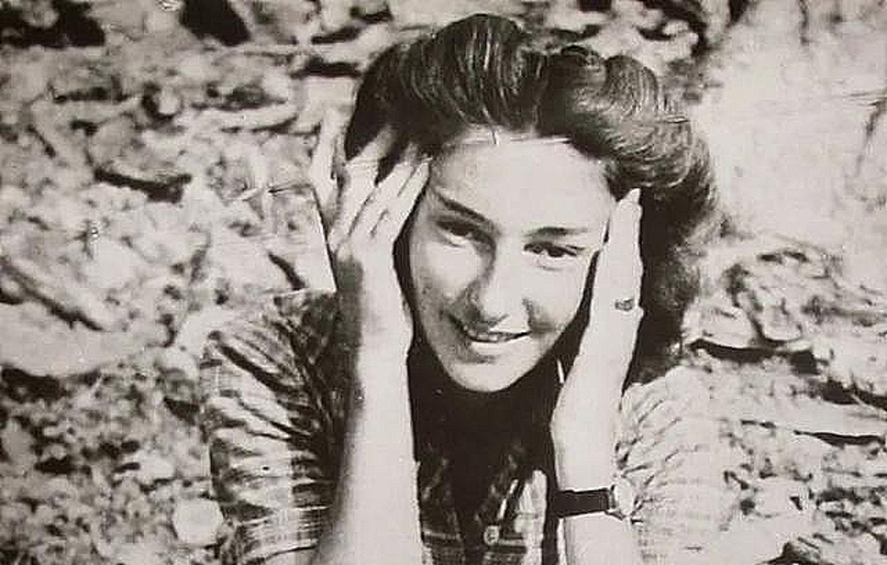 美国女间谍辛西娅:偷海军密码时差点被发现,她脱光衣服自救