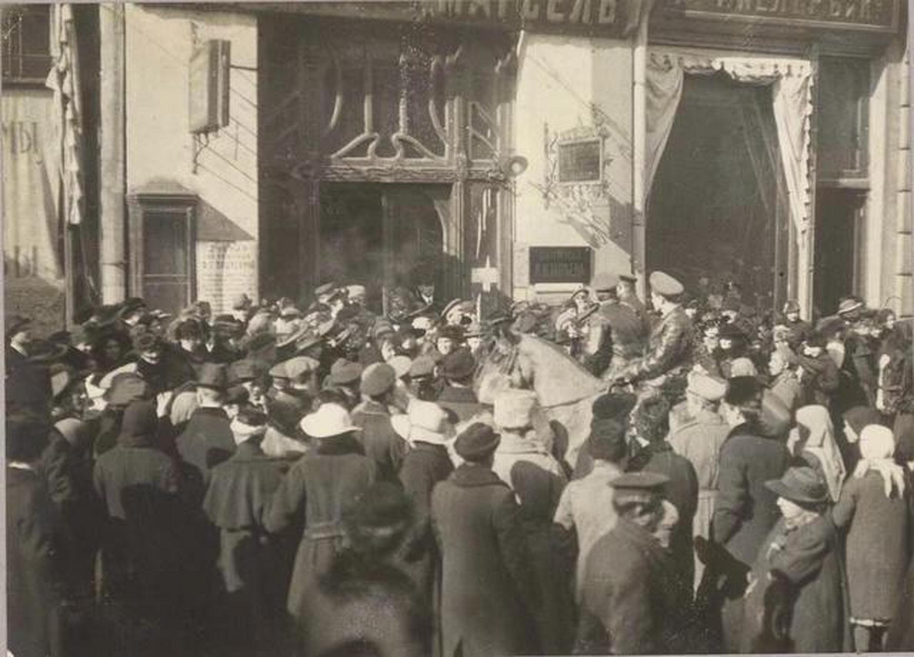 法国的二月革命将1848年革命推向了更大规模.