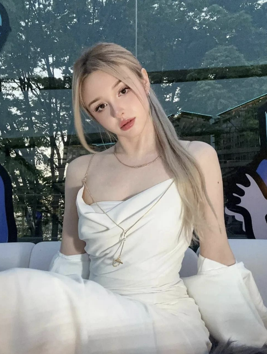 乌克兰少女模特karimova elina