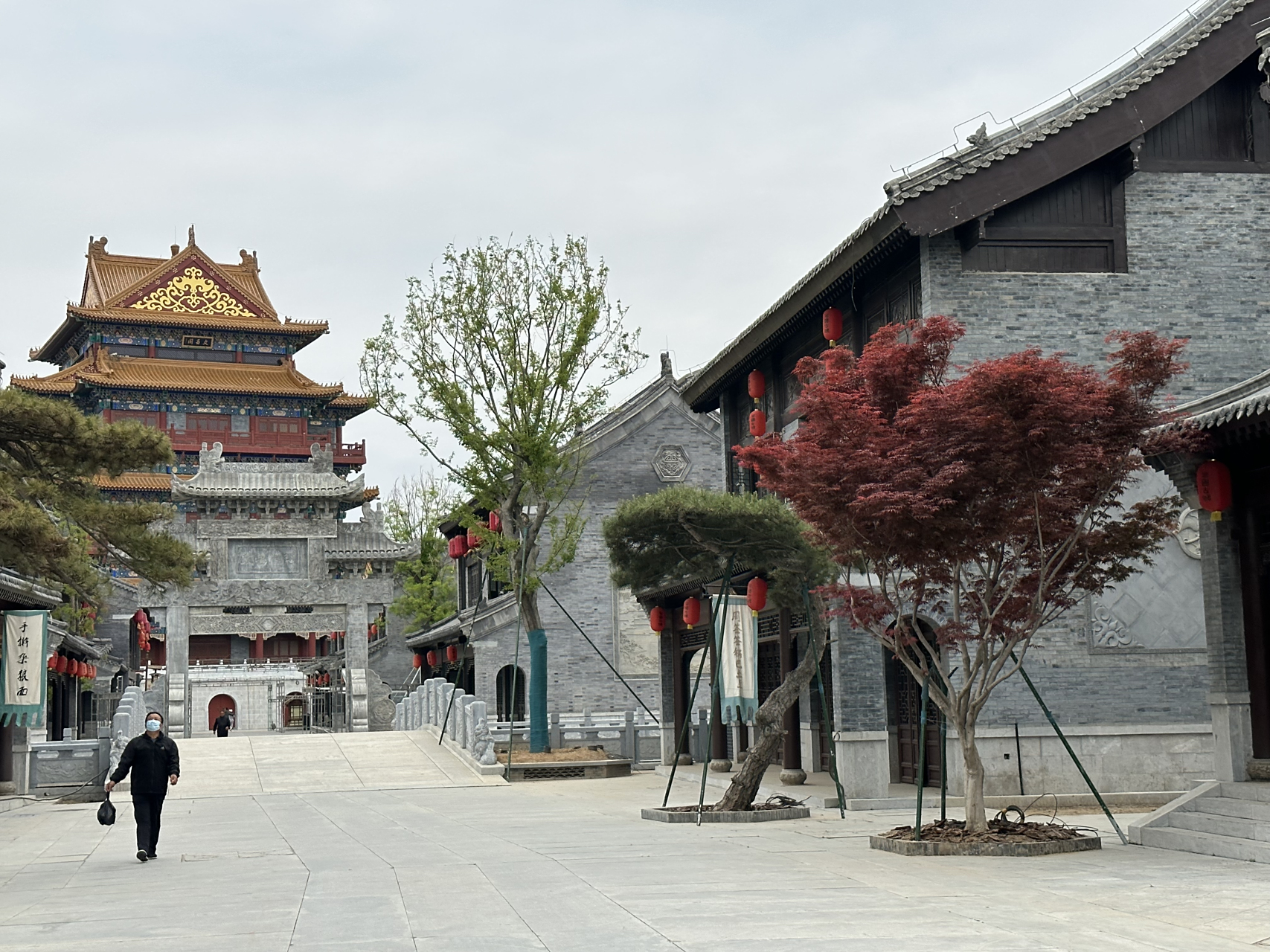 莒国古城干净整洁 据说夜景很美 未来还要规划烧烤一条街