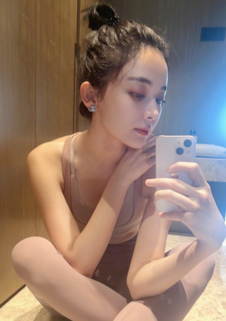 古力娜扎跳芭蕾舞照片曝光,被指犯了运动大忌讳,网友:作假