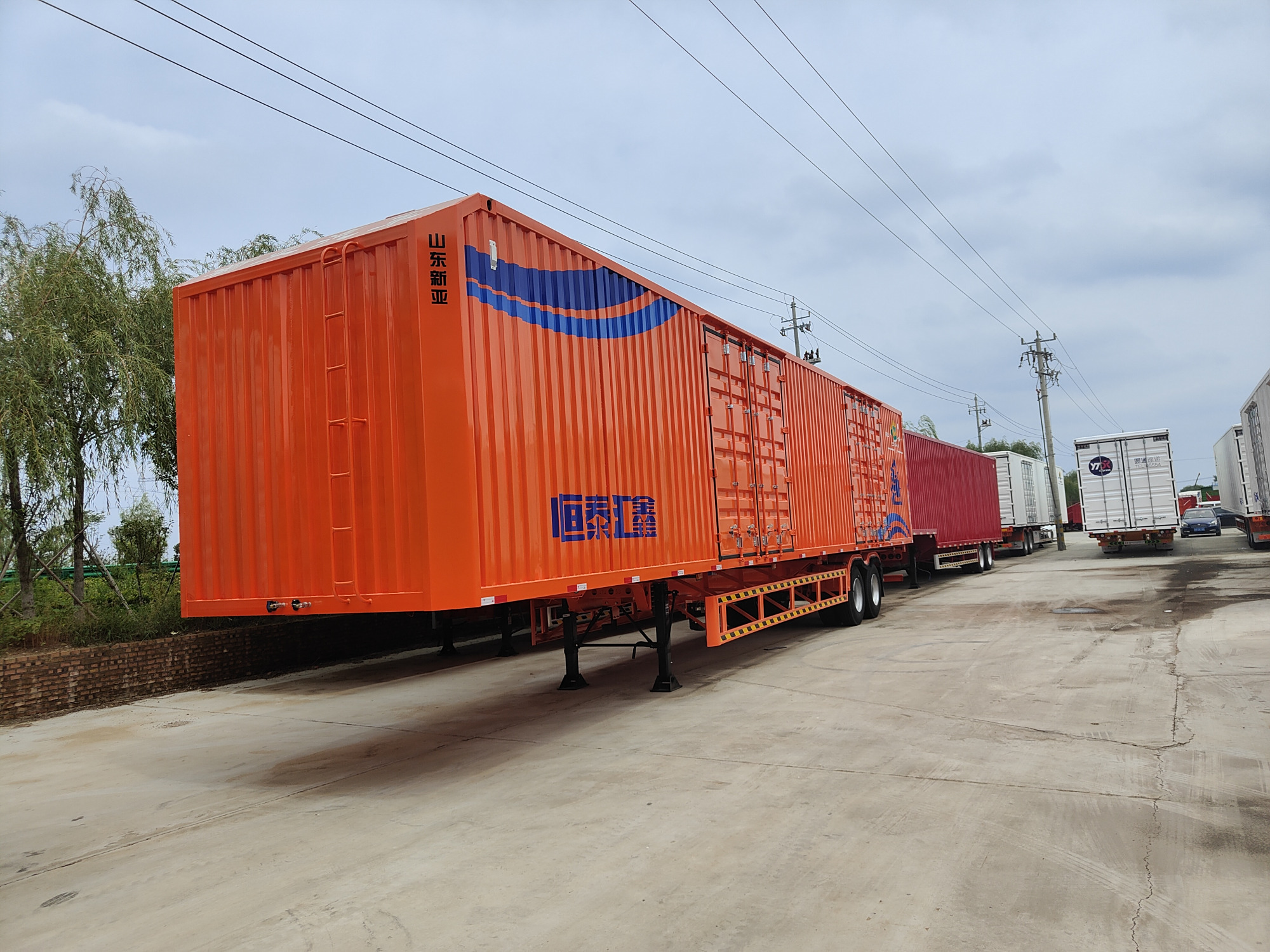 集装箱运输半挂车
