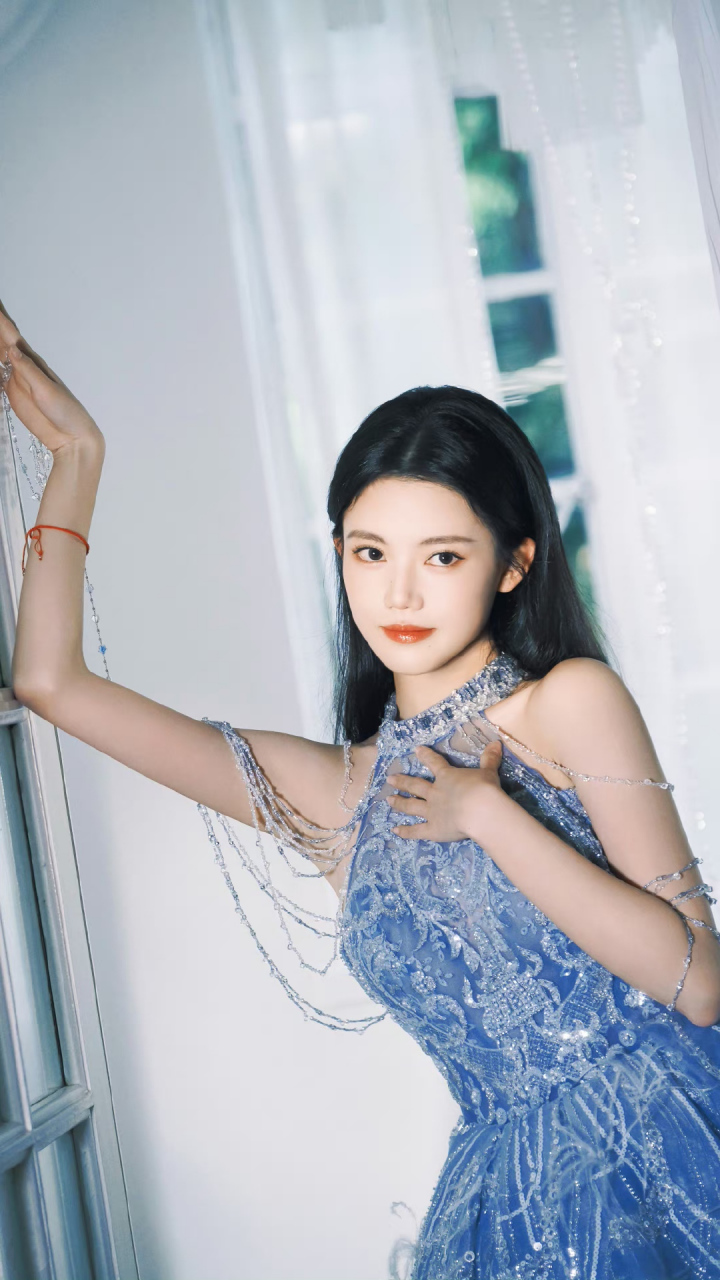 孙珍妮# 清纯甜美的容颜,纤瘦高挑的身材,妩媚多姿,娇嗔欲滴,楚楚动