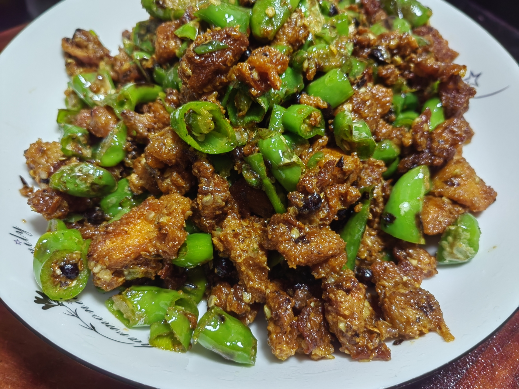 总有一种味道,会带你秒回小时候!重温记忆里的味道﹣﹣青椒炒油渣.