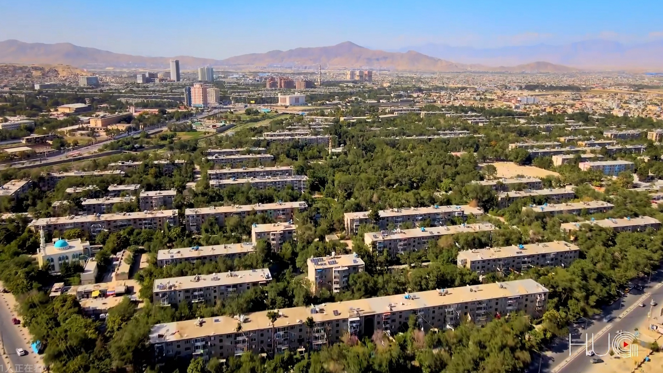 塔利班统治两年的阿富汗喀布尔航拍,海拔1800米的城市建设也可以做到