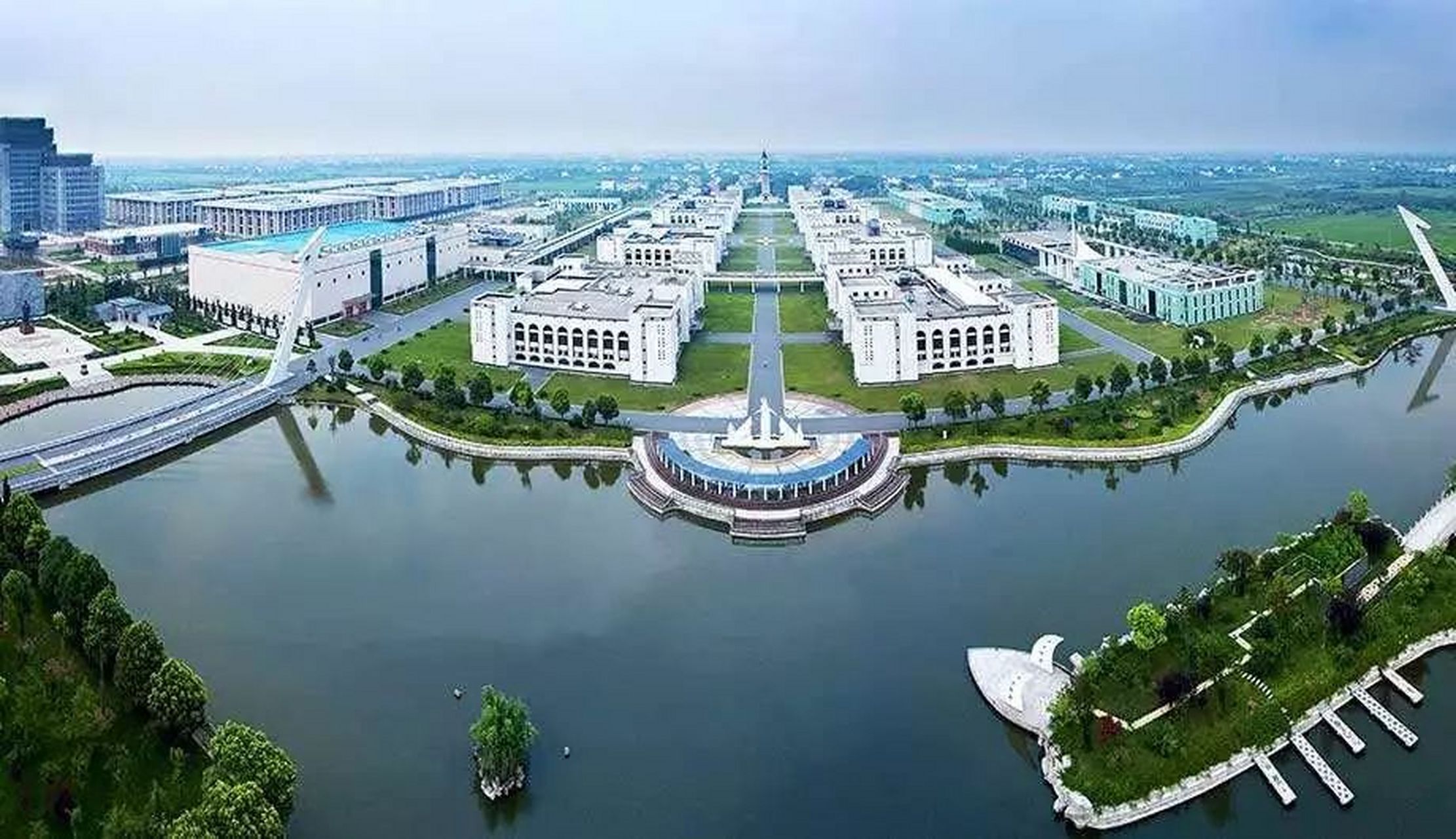 徐浩宇:1972年出生于江苏泰州,现任扬子江药业集团有限公司董事长.