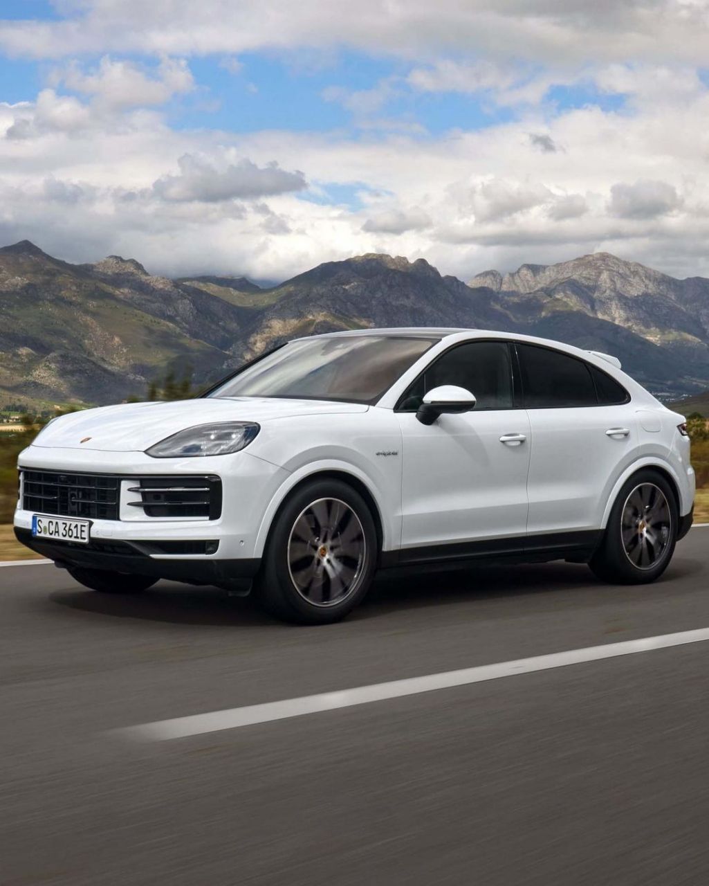 新款保时捷卡宴马上登场(2024款) #保时捷# cayenne与去年的车型相比