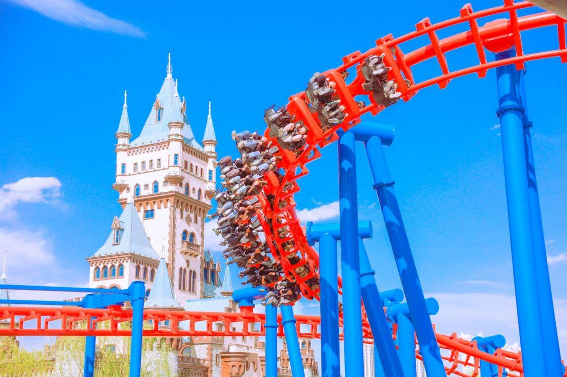 大同方特欢乐世界的火流星过山车,是一款拥有俊勇神秘的火龙造型的