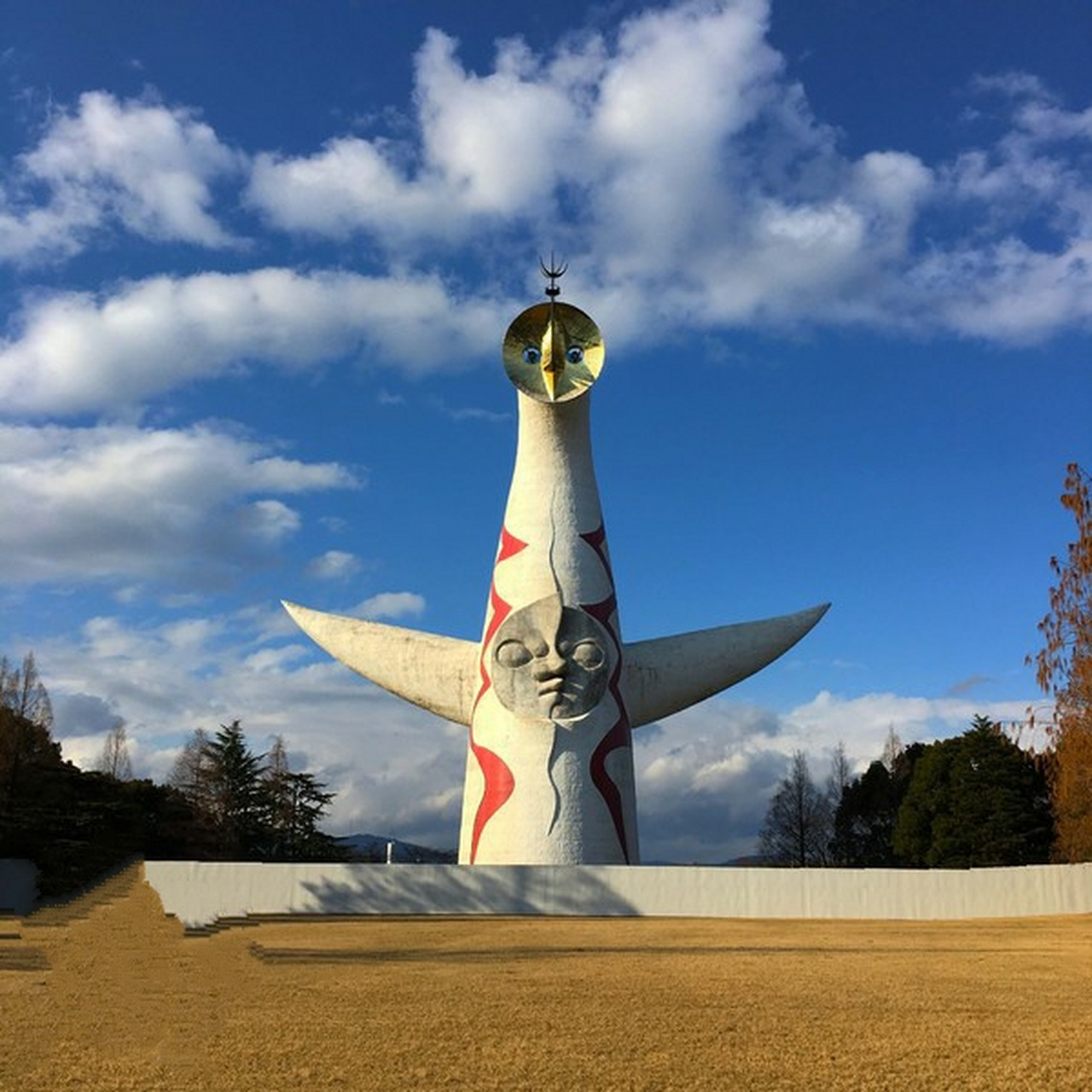1970年日本大阪世界博览会上的太阳神塔,象征了日本的重新崛起.