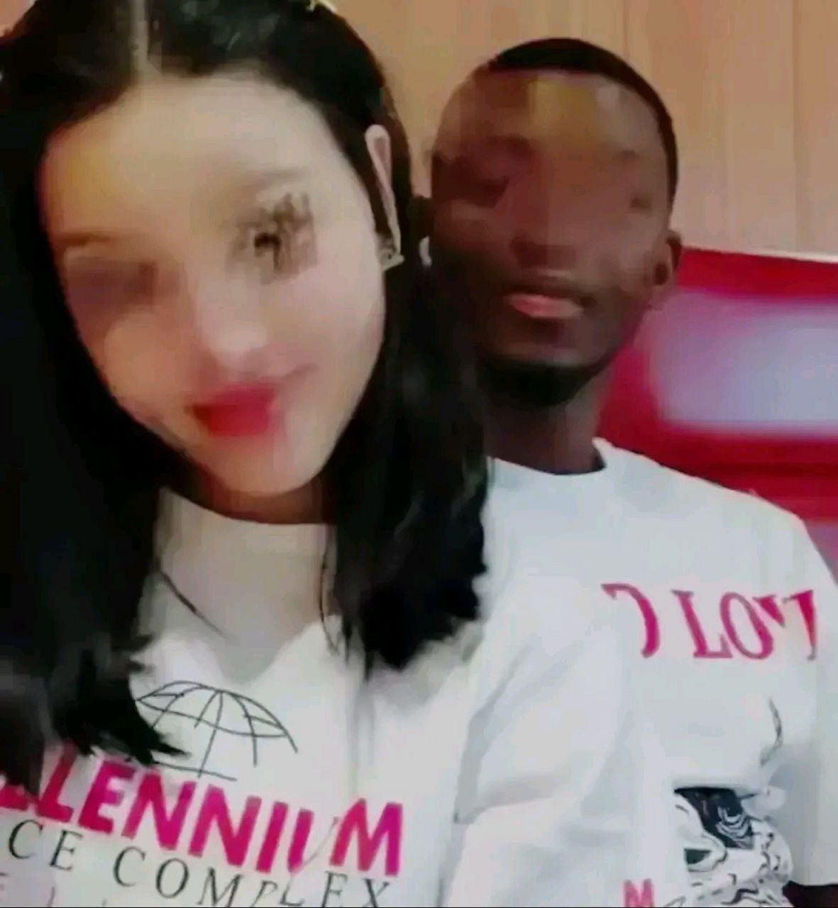 一则关于广东女教师在婚内出轨并与黑人男子发生不雅行为的视频曝光