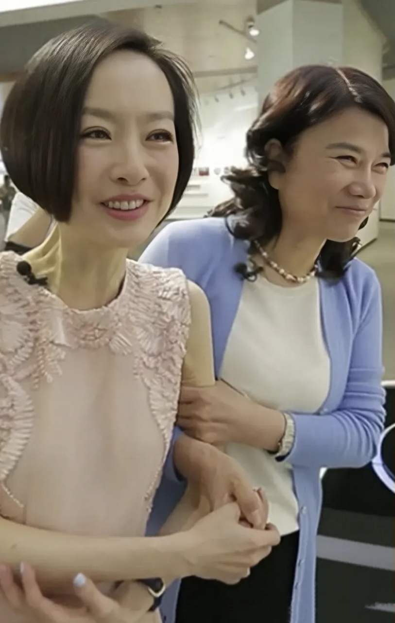 鲁豫驱车珠海,采访董明珠,刚一见面就说:"我看见你有点发虚,因为我们