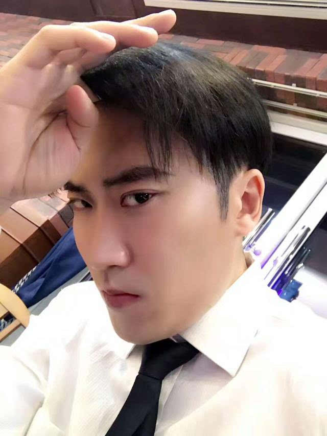 吴云飞:赵本山的富二代徒弟,曾和徐冬冬有过绯闻,用金条当盆栽