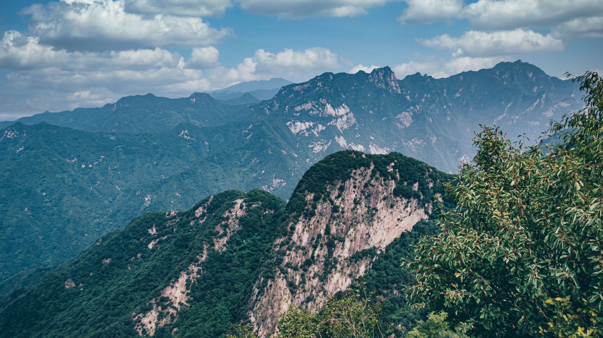 手脚并用,穿越西安"小华山"嘉午台,感叹神奇秦岭