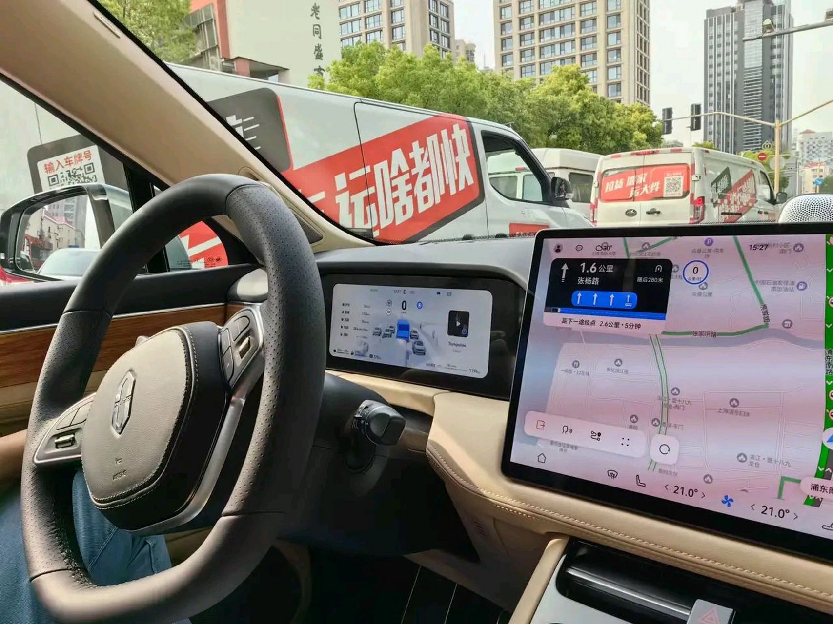今天亲身体验华为问界m5自动驾驶!在上海最热闹的外滩穿梭自如!