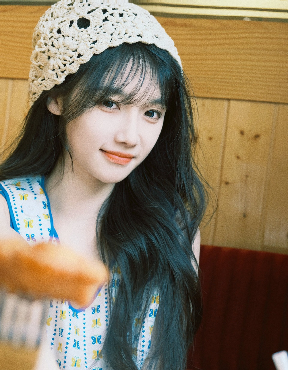 宋昕冉的夏日元气写真,和美食甜蜜"互动".