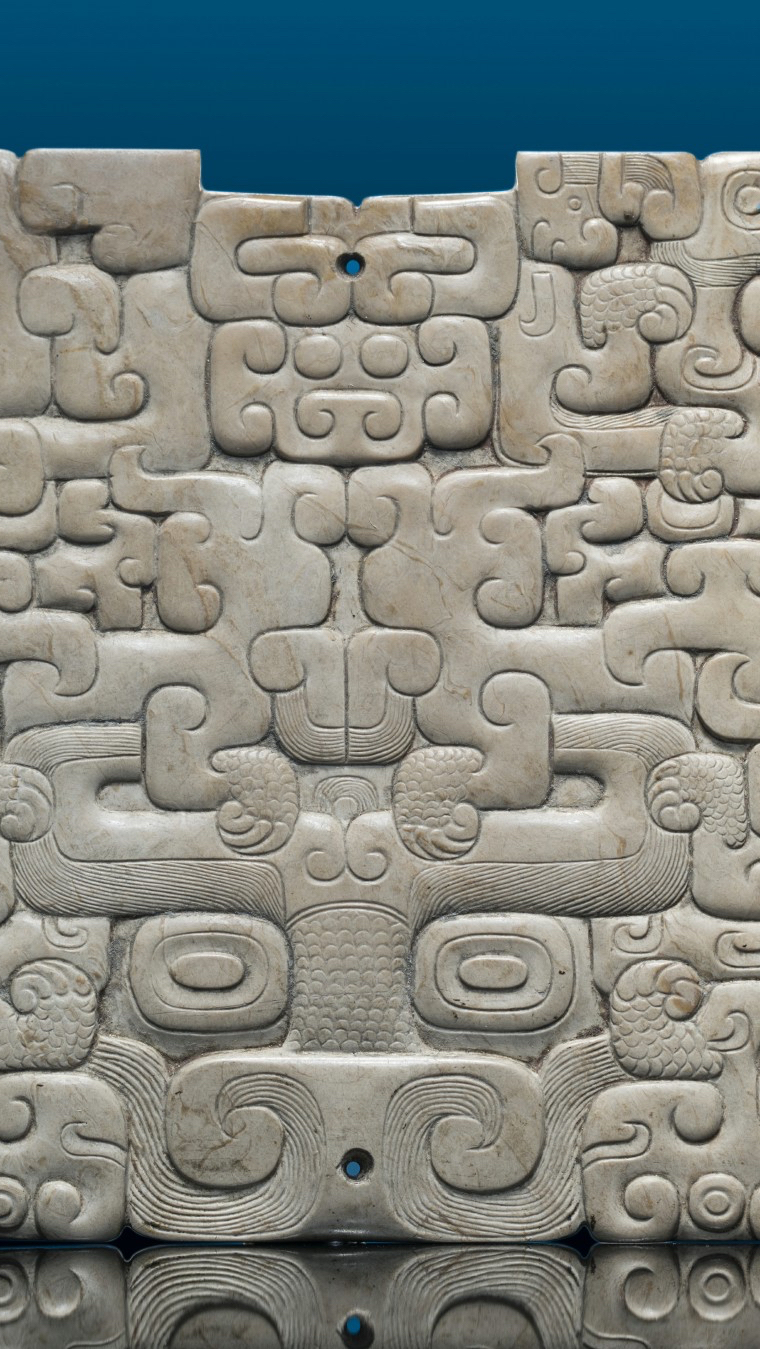 春秋兽面纹玉牌,现藏于河南省博物院.