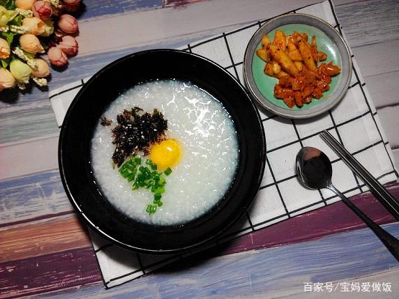超简单葱花鸡蛋粥,15分钟就上桌,当早餐真不错