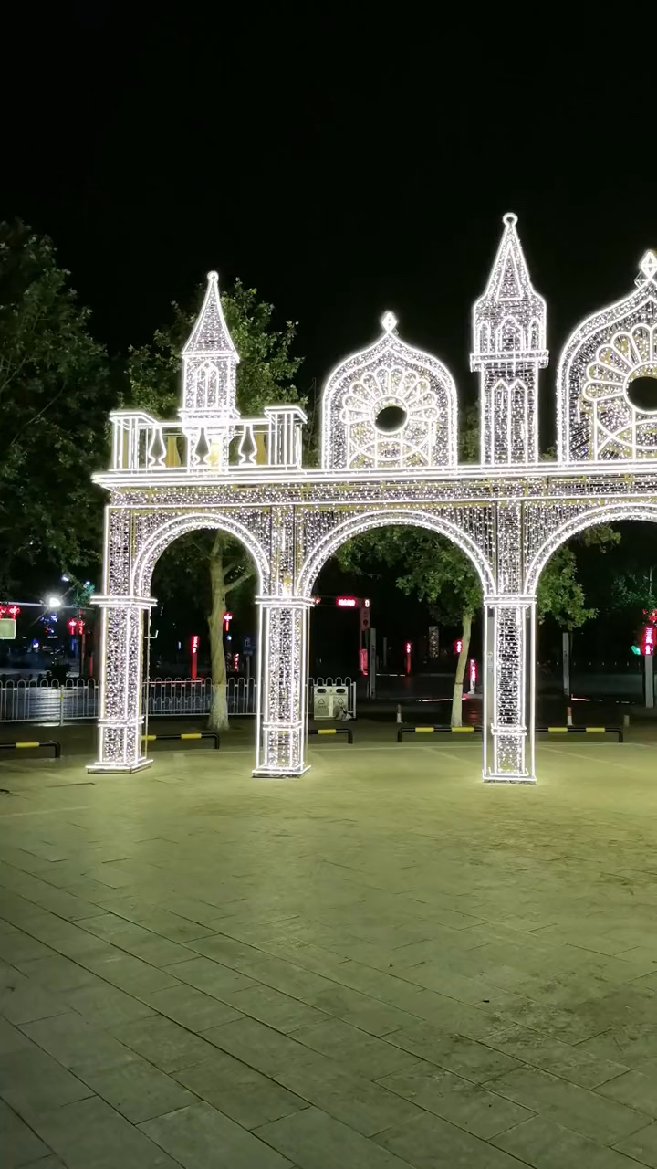 梦幻灯光节发光城堡拱门造型户外亮化-度小视