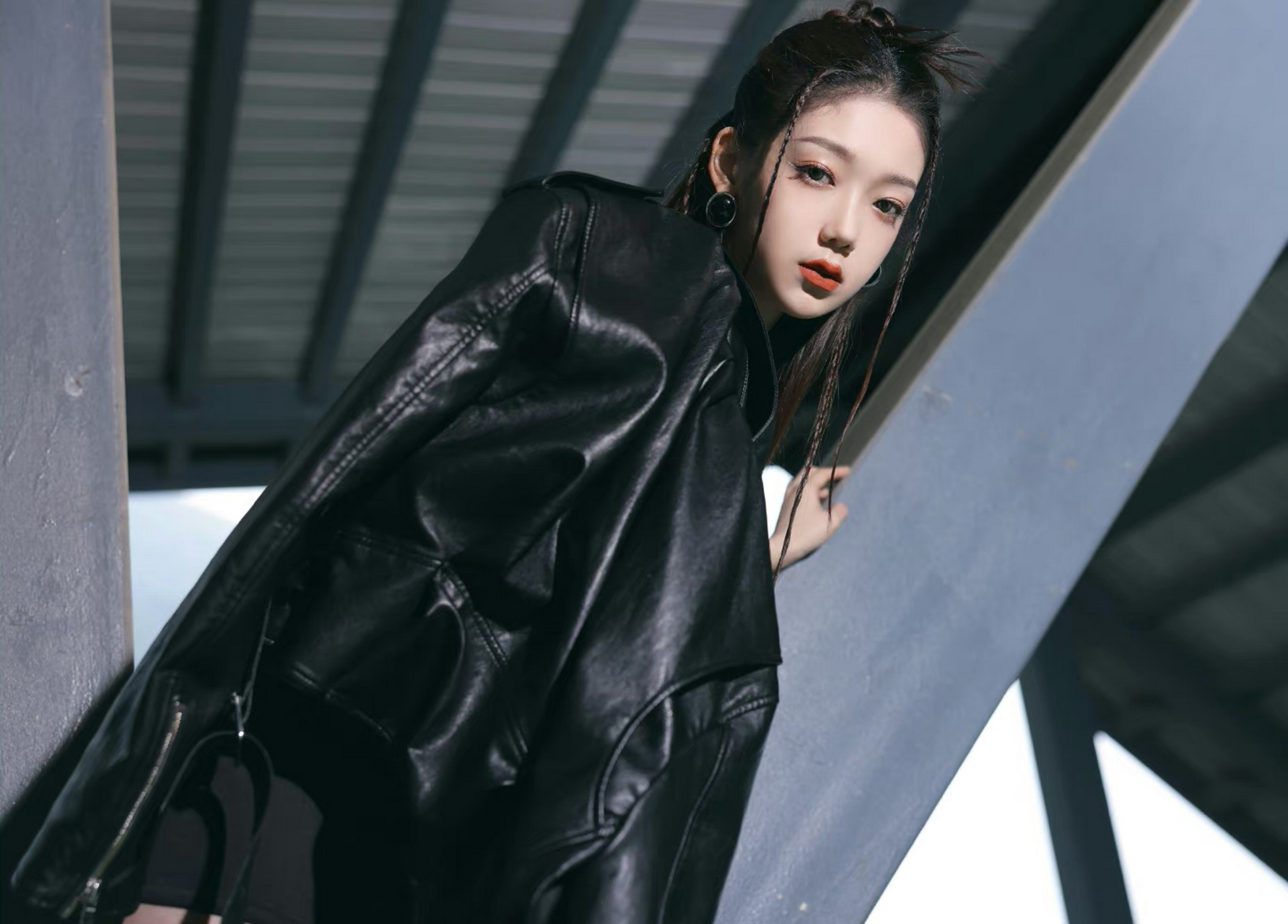 希林娜依高# 香艳迷人的暗夜玫瑰,香肩玉背,美腿玉足,甜美酷辣,性感