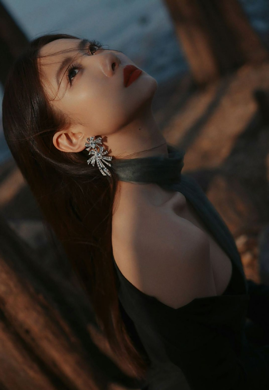 吴优# 窈窕曼妙的身材,前凸后翘,性感撩人的小蛮腰,香艳迷人