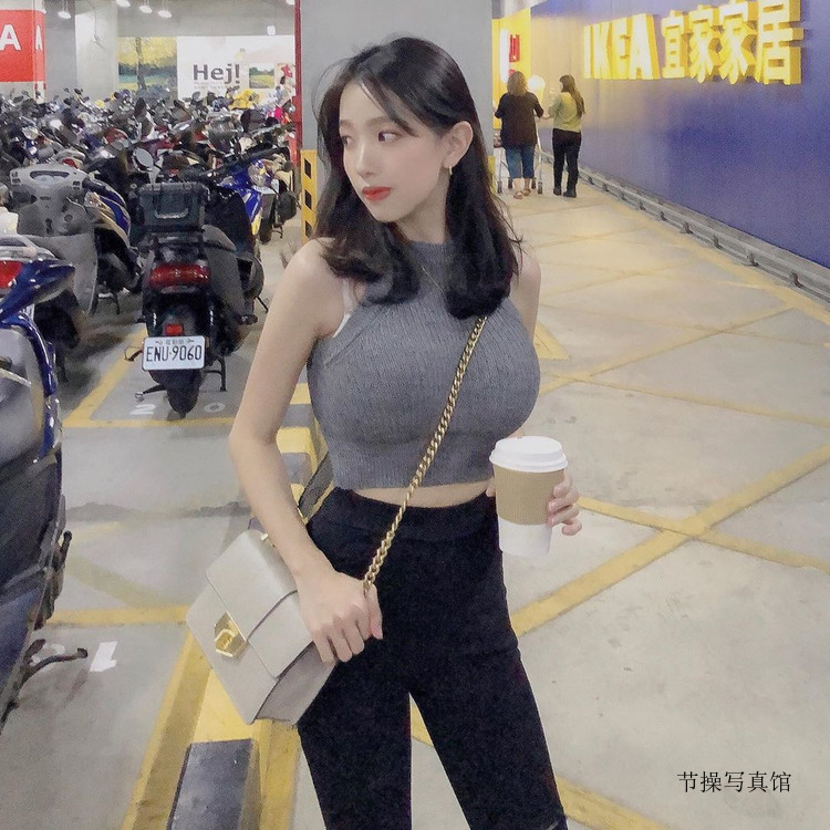 大胸妹子@Erica小背心包不住雄伟双峰,霸气乳量hold全场 【博狗扑克】大胸妹子@Erica小背心包不住雄伟双峰,霸气乳量hold全场