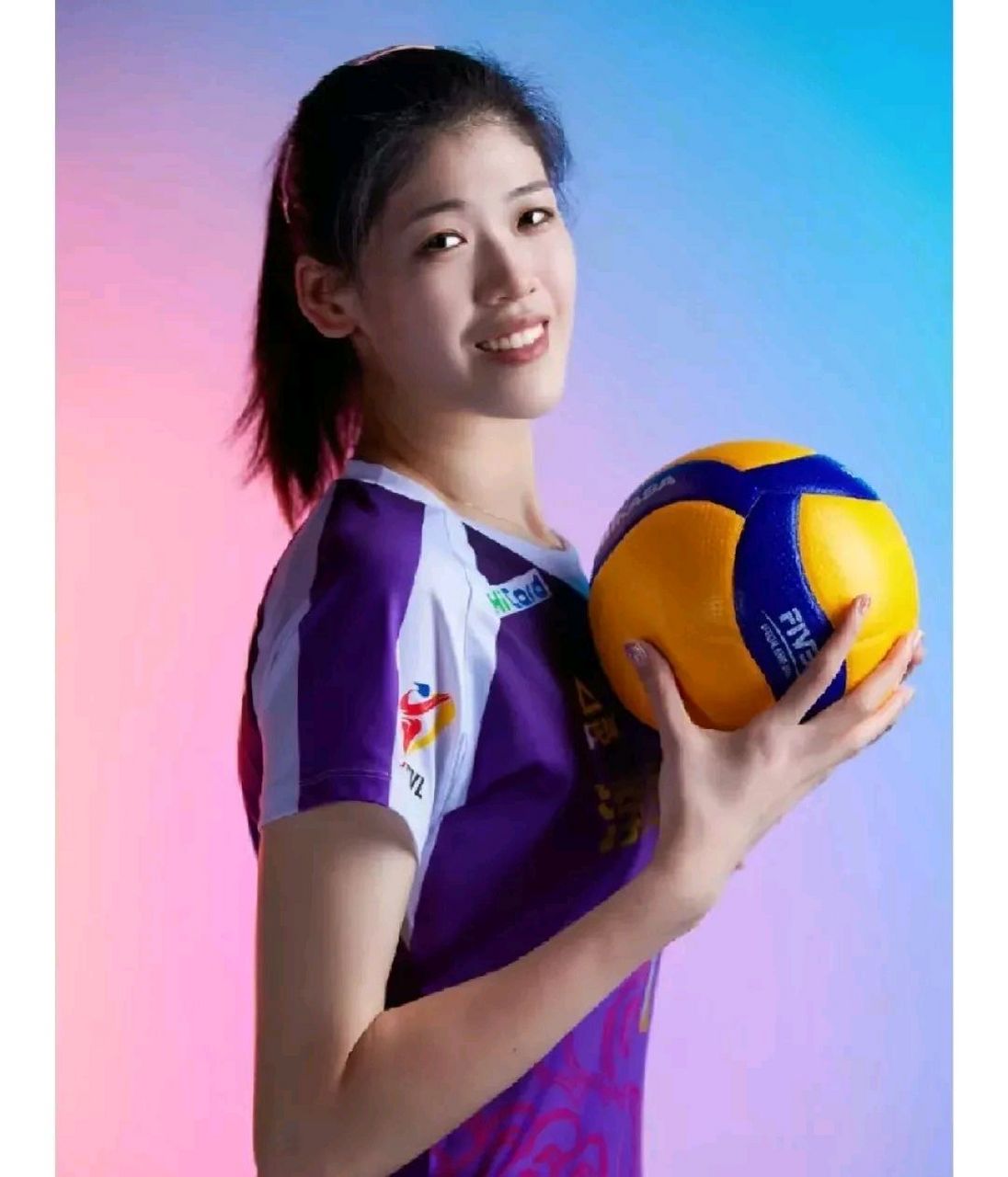 在韩国站比赛前,国际排协官宣的数据表明,中国女排李盈盈三项第一