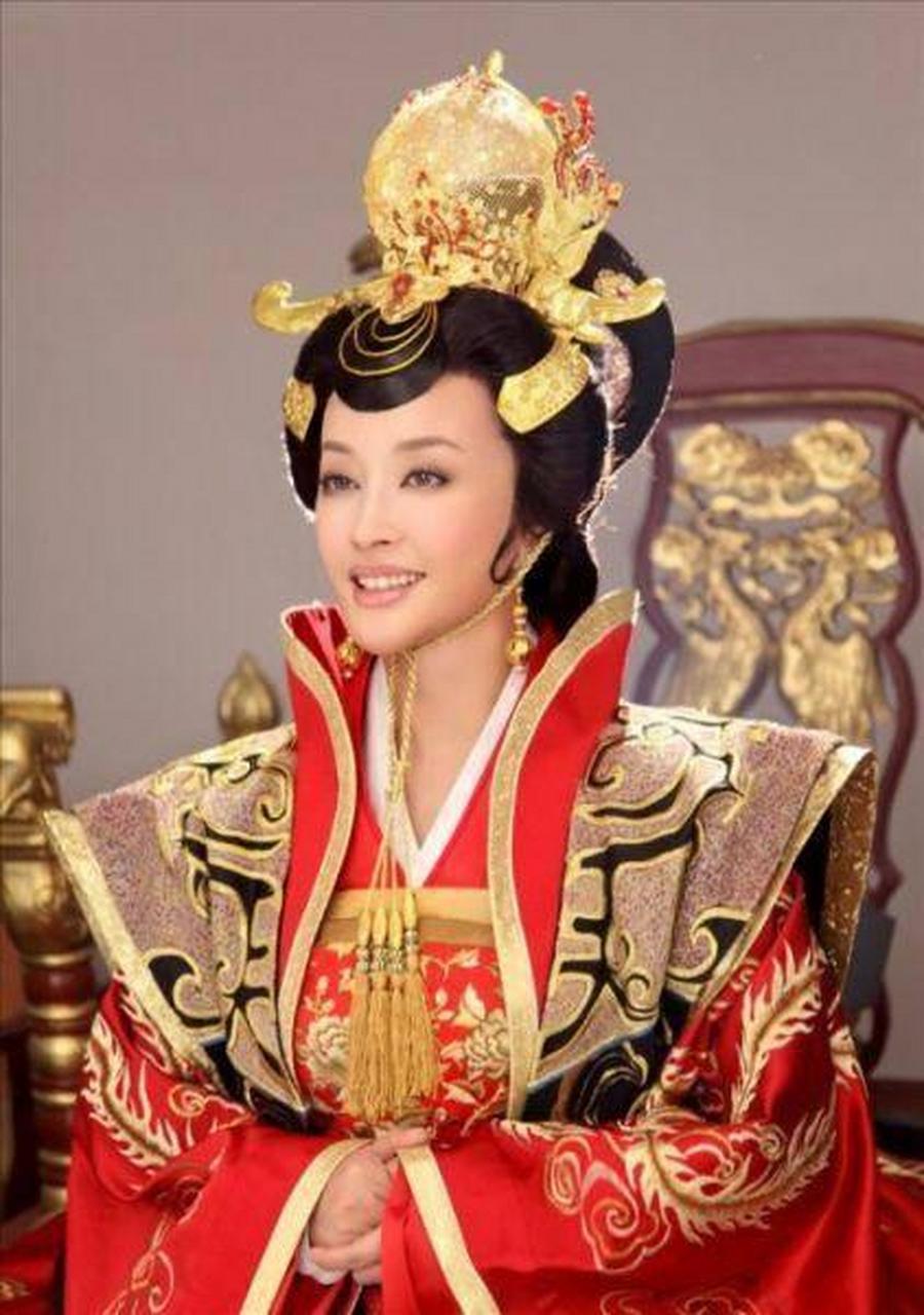 武则天(624年-705年),唐高宗李治的皇后,后来自立为皇帝,改国号为"周"