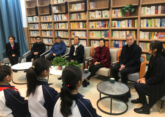 南阳市第二完全学校图书馆开馆,首批8万册藏书供师生书海畅游