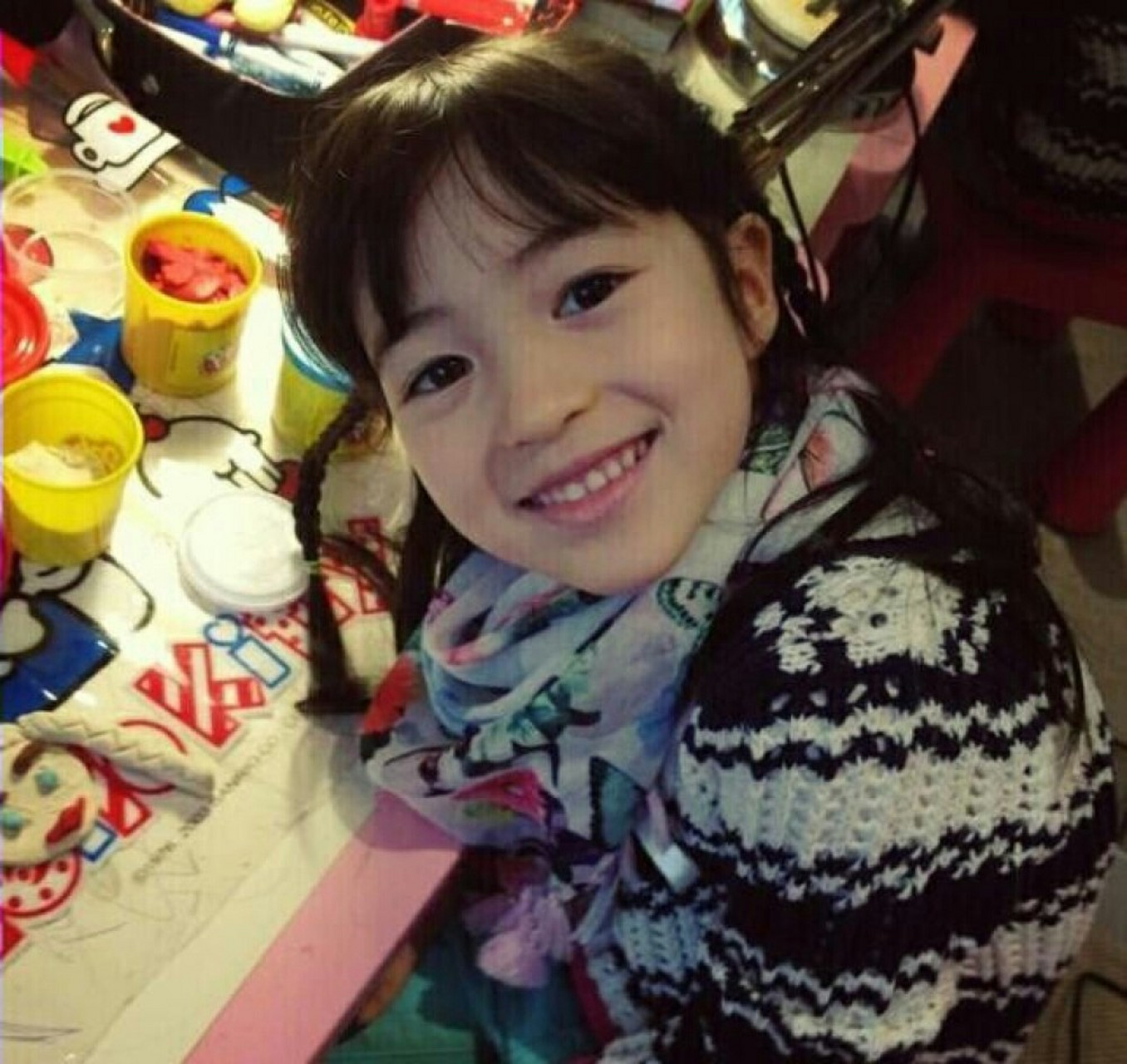 夏天(英文名:poppy),2009年12月2日出生于中国台湾,中加混血儿,艺人夏