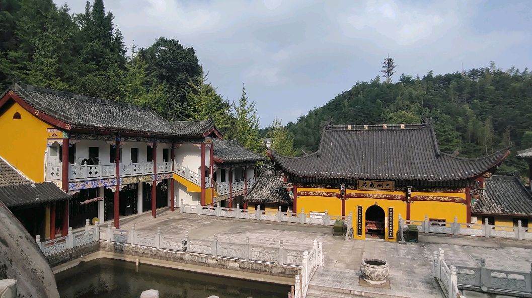 天柱山下佛光禅寺