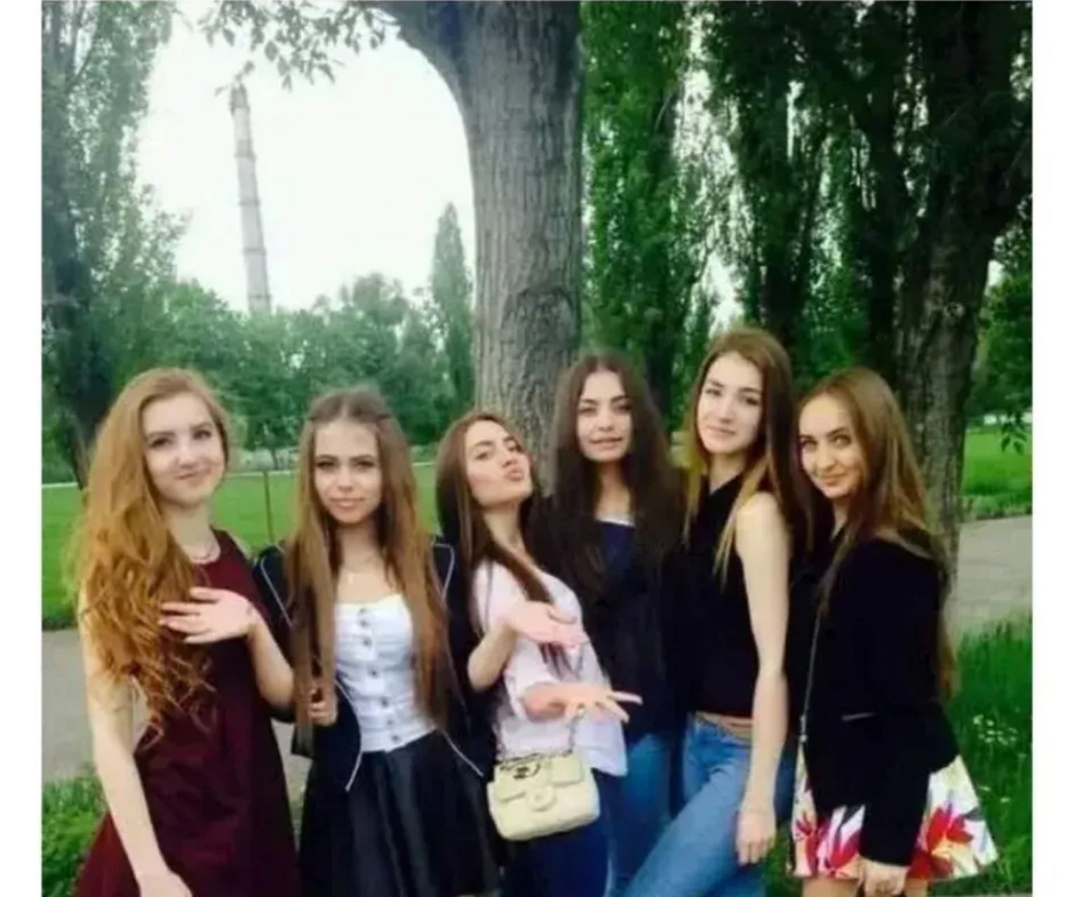 这4个国家都是女性比男性多的国家,其中越南男女比例可以称得上失调