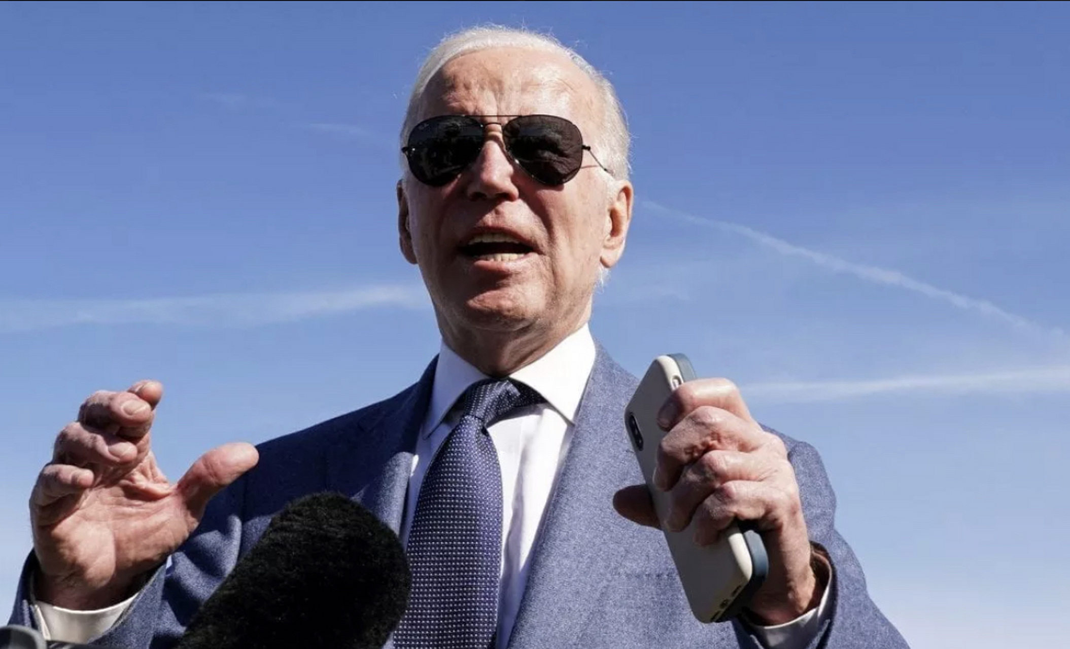 拜登,我今天要给华尔街日报记者的家人打电话  美国总统乔·拜登今天