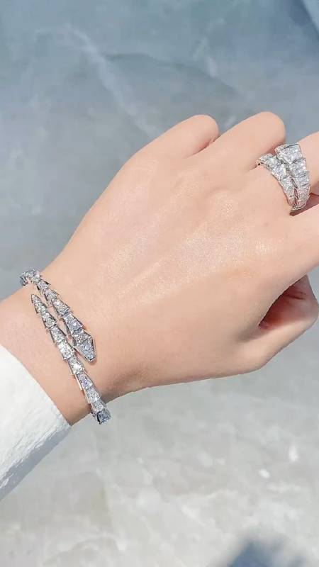 宝格丽 灵蛇钻石手镯#手镯#高端轻奢饰品#同城-度小视